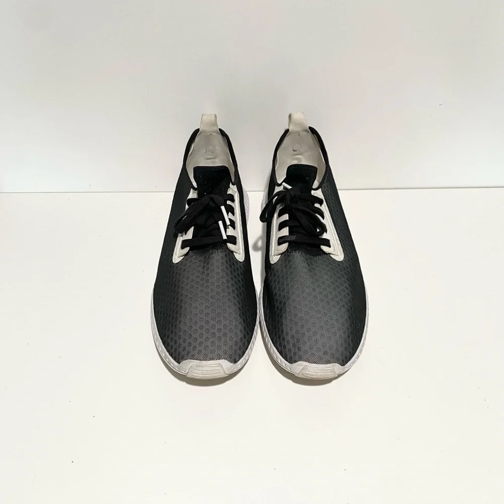 Men’s Under Armour‎ Moda Run Black and White Men's Athletic Shoes
